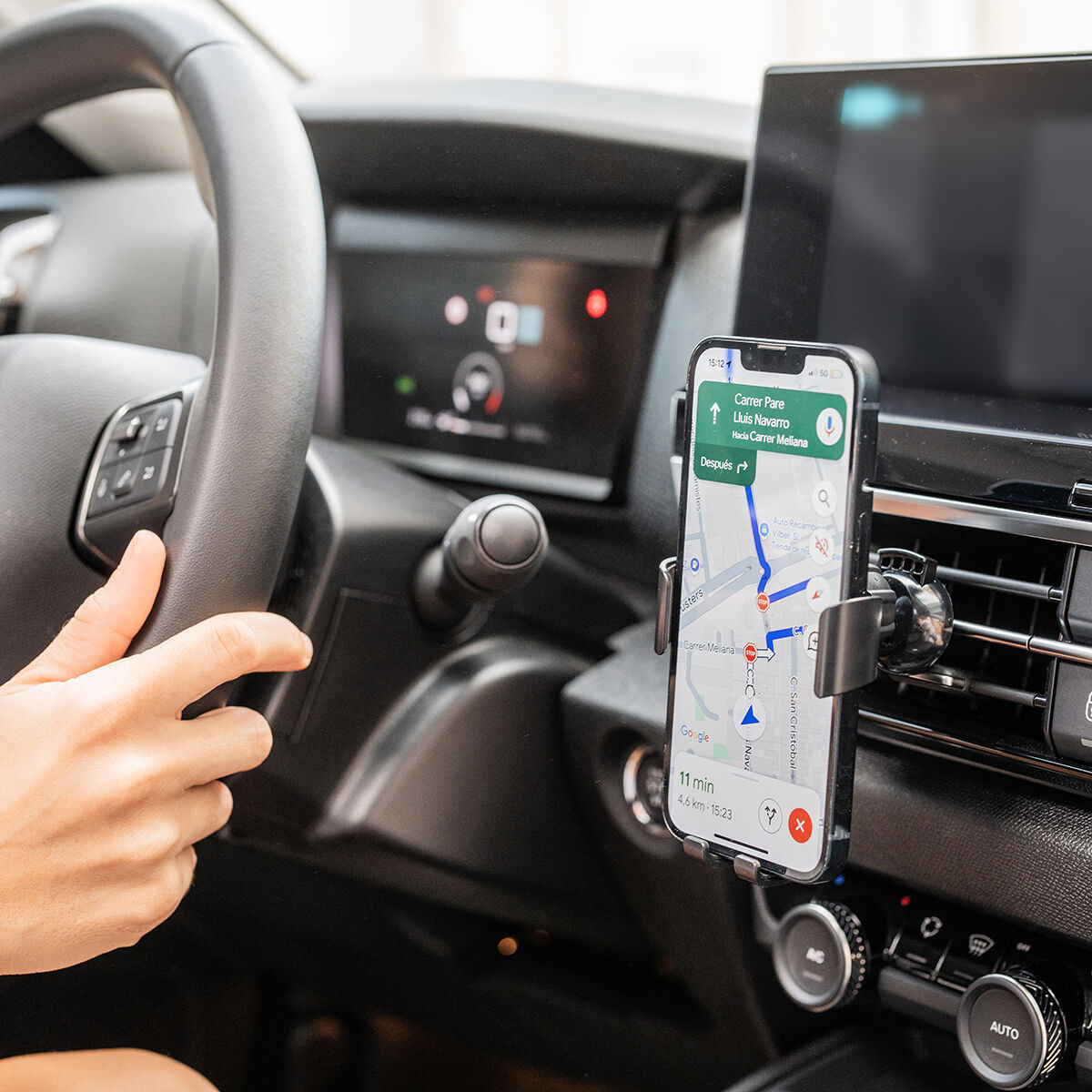 Supporto auto wireless in uso con navigazione Google Maps